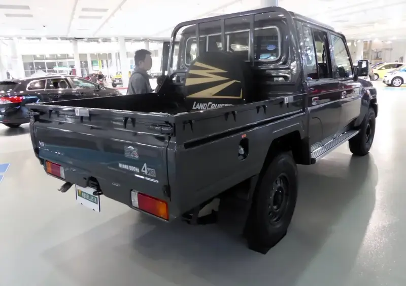 Toyota Land Cruiser - 2