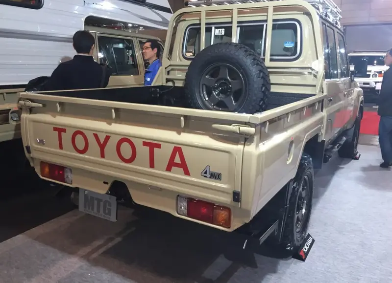 Toyota Land Cruiser - 4