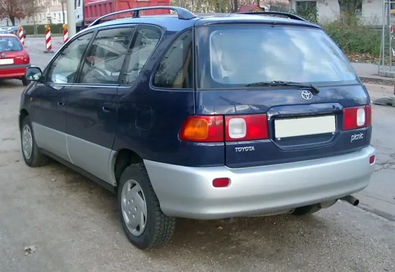 Toyota Picnic - 2