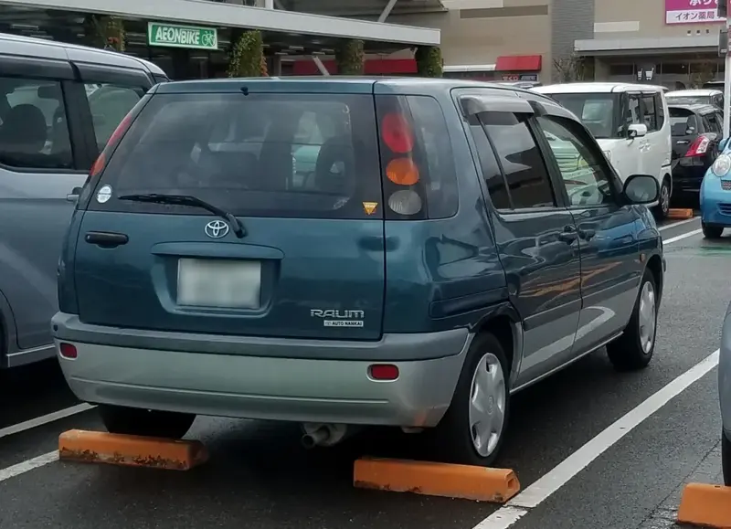 Toyota Raum - 2