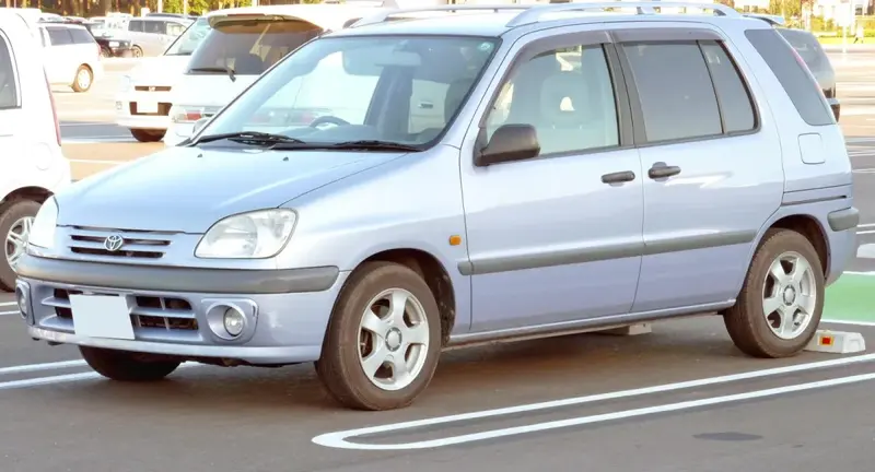 Toyota Raum - 3
