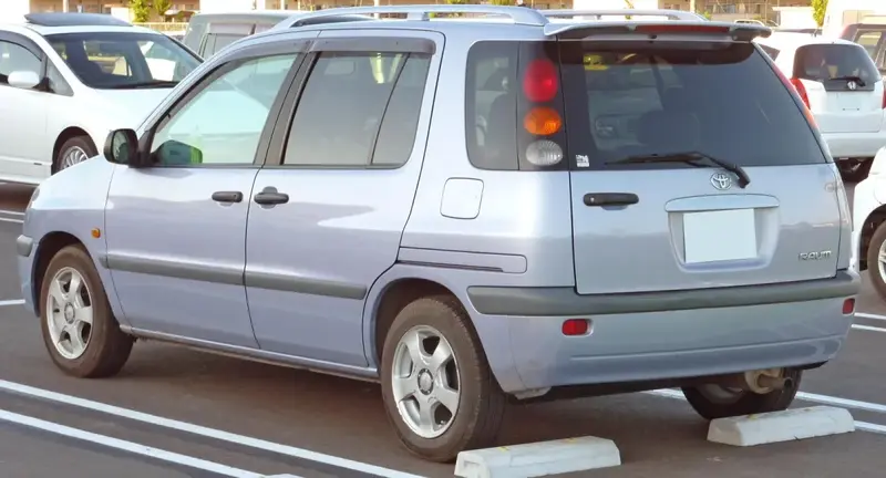 Toyota Raum - 4