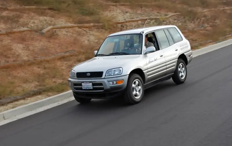 Toyota RAV4 - 4