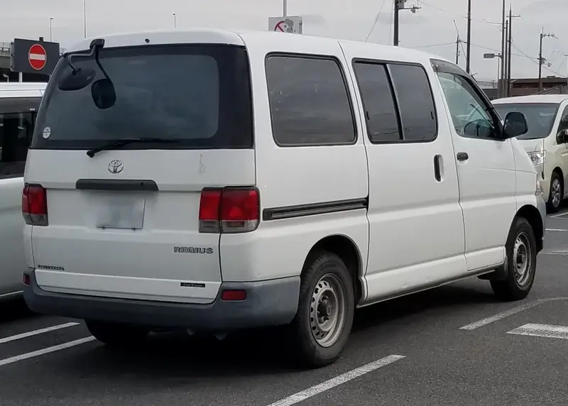 Toyota Regius - 2