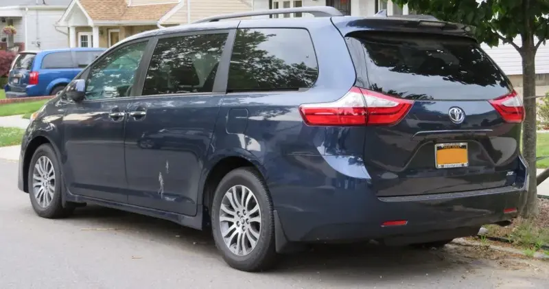 Toyota Sienna - 2