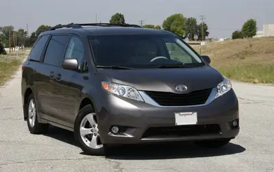 Toyota Sienna Sienna III