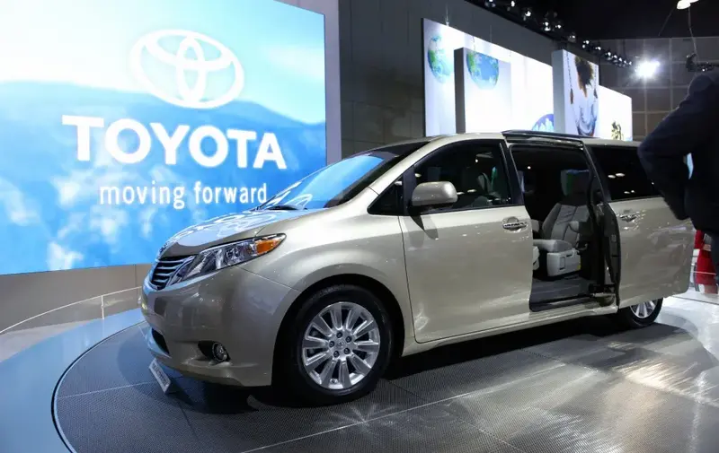 Toyota Sienna - 3