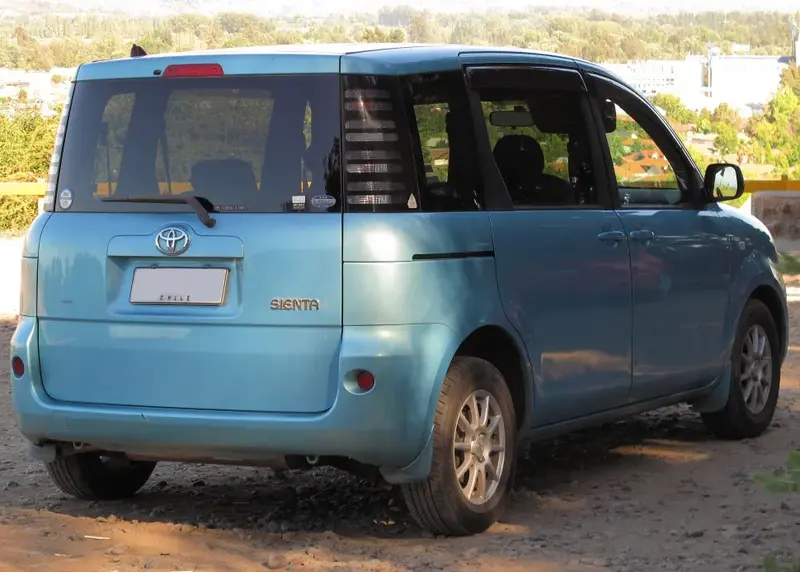 Toyota Sienta Sienta I