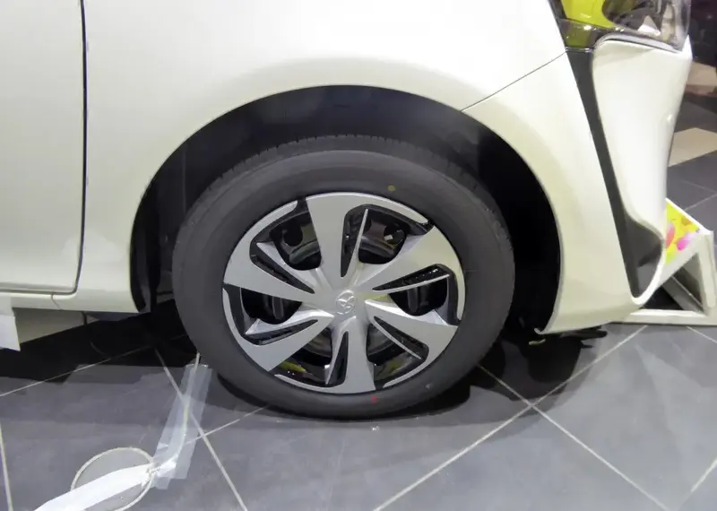 Toyota Sienta - 3