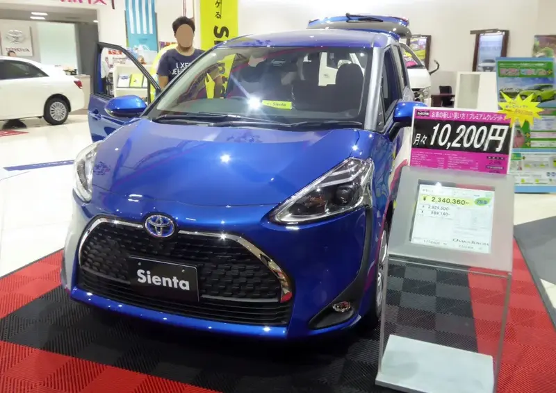 Toyota Sienta - 5