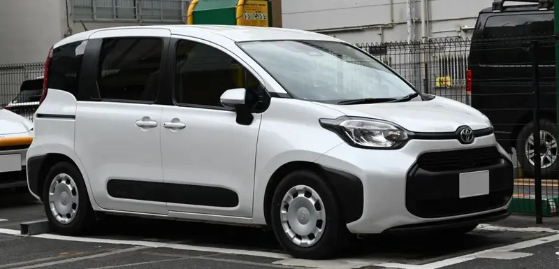 Toyota Sienta - 3