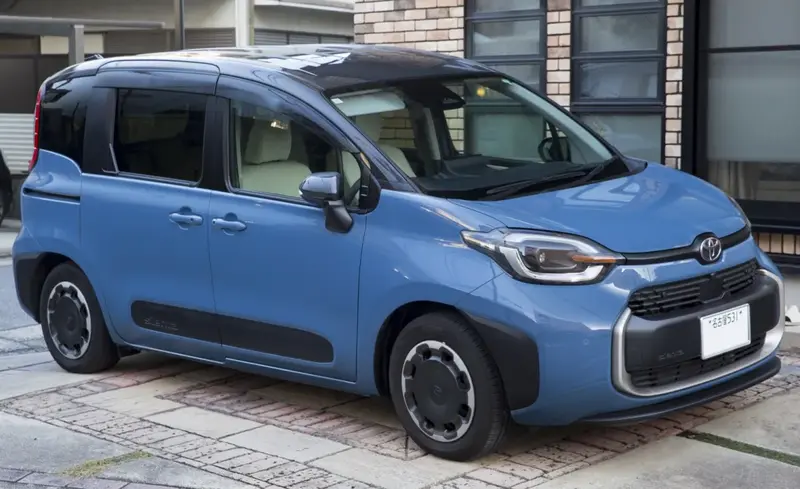 Toyota Sienta - 4