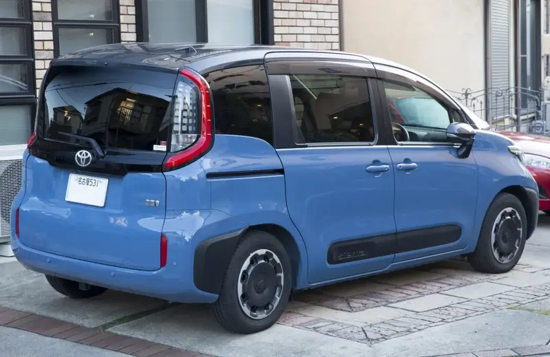 Toyota Sienta - 5