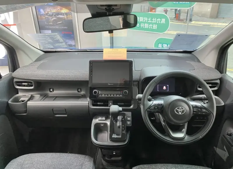 Toyota Sienta - 6