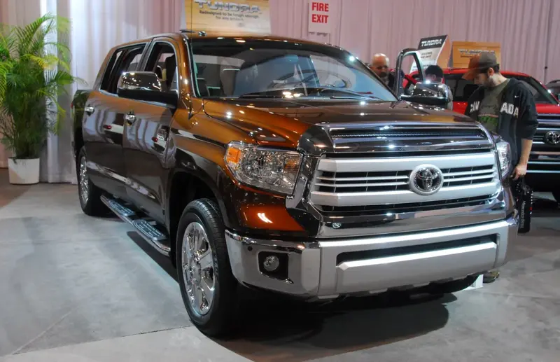 Toyota Tundra Tundra II CrewMax (facelift 2013)