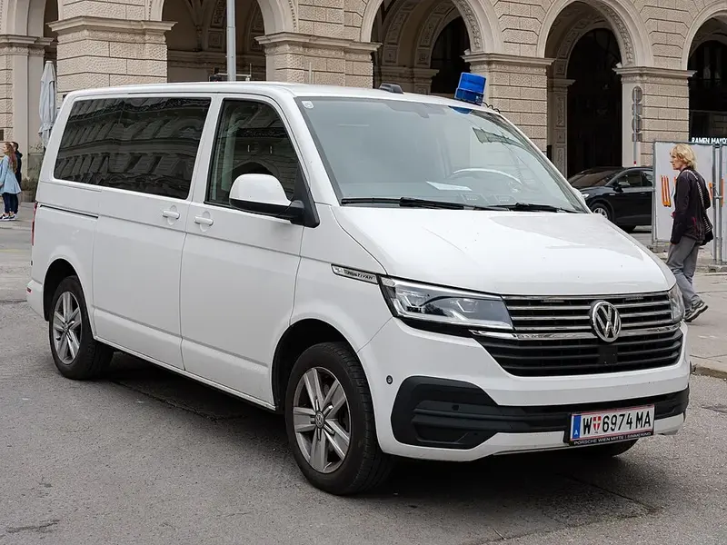 Volkswagen Caravelle - 3