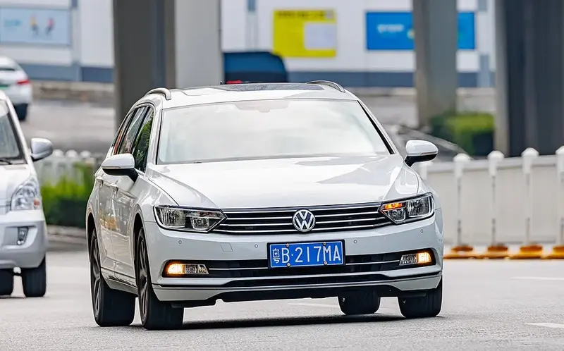 Volkswagen Passat - 3