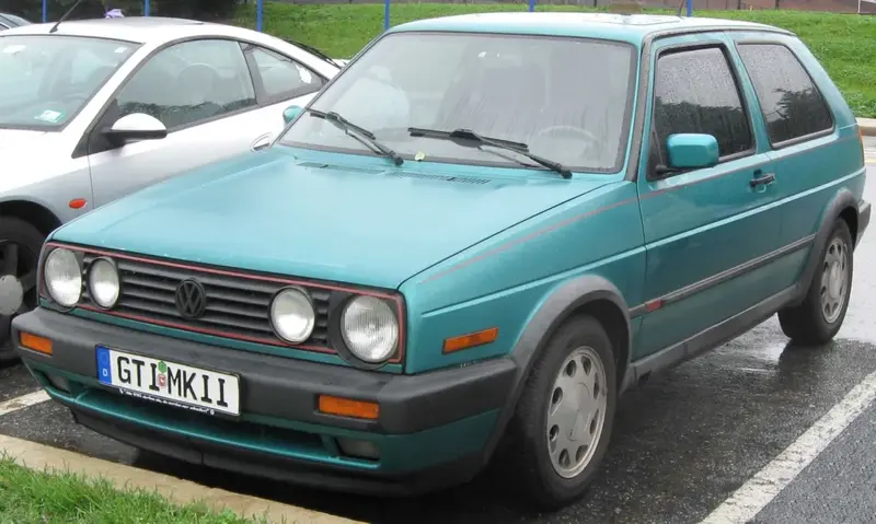 Volkswagen Golf - 2