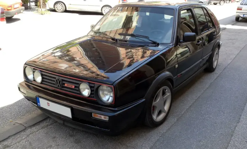 Volkswagen Golf - 2