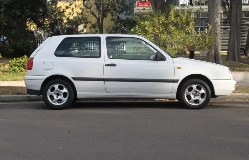 Volkswagen Golf - 3