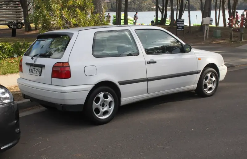 Volkswagen Golf - 4