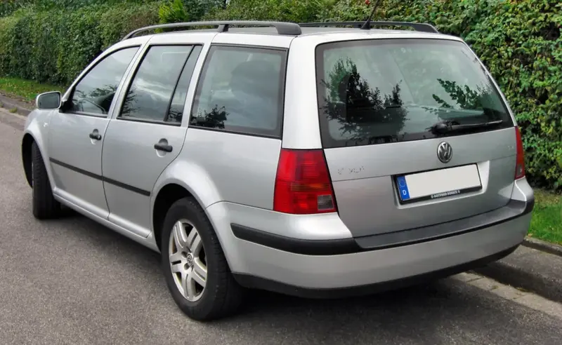 Volkswagen Golf - 4
