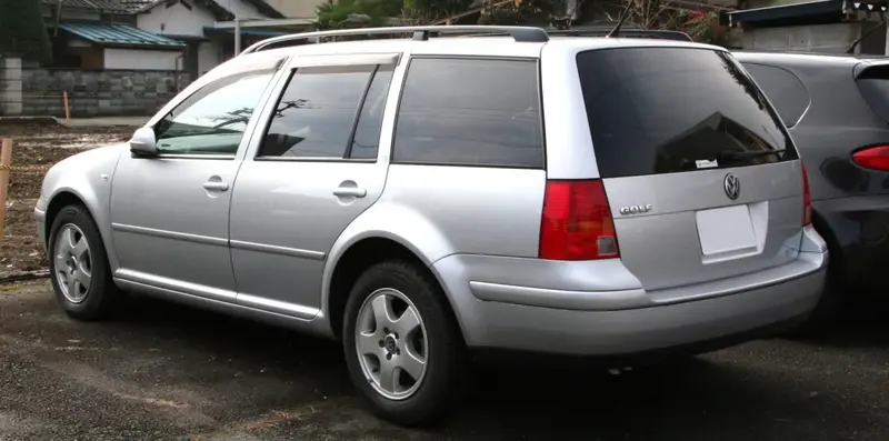 Volkswagen Golf - 6