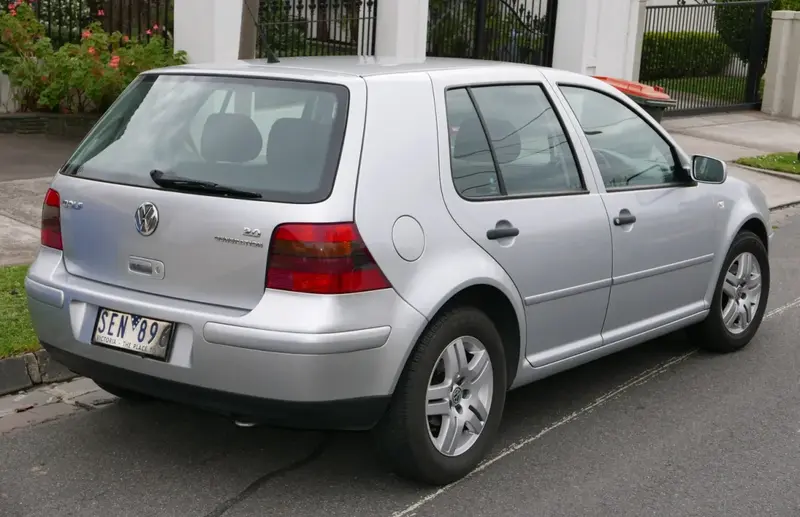 Volkswagen Golf - 6