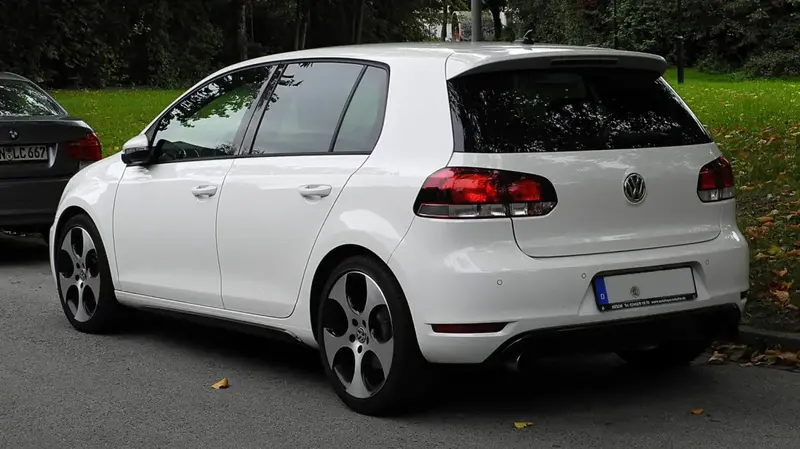 Volkswagen Golf - 6