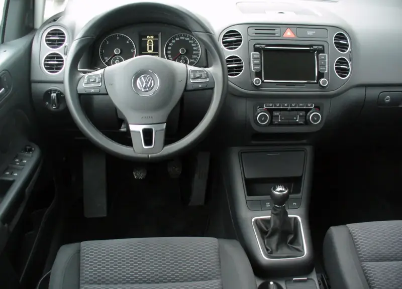 Volkswagen Golf - 6