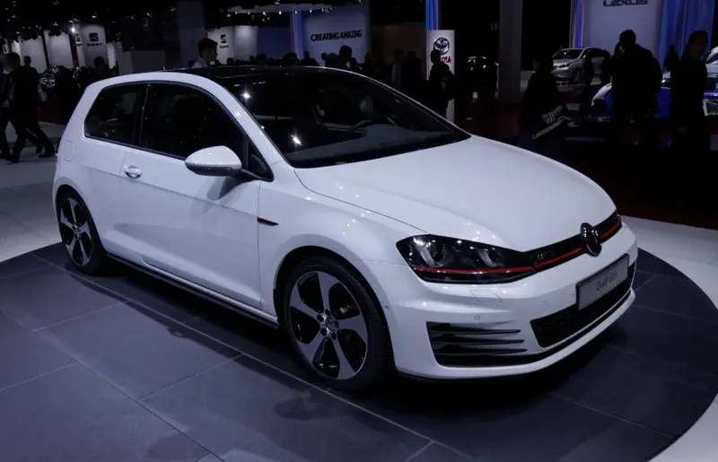 Volkswagen Golf - 2