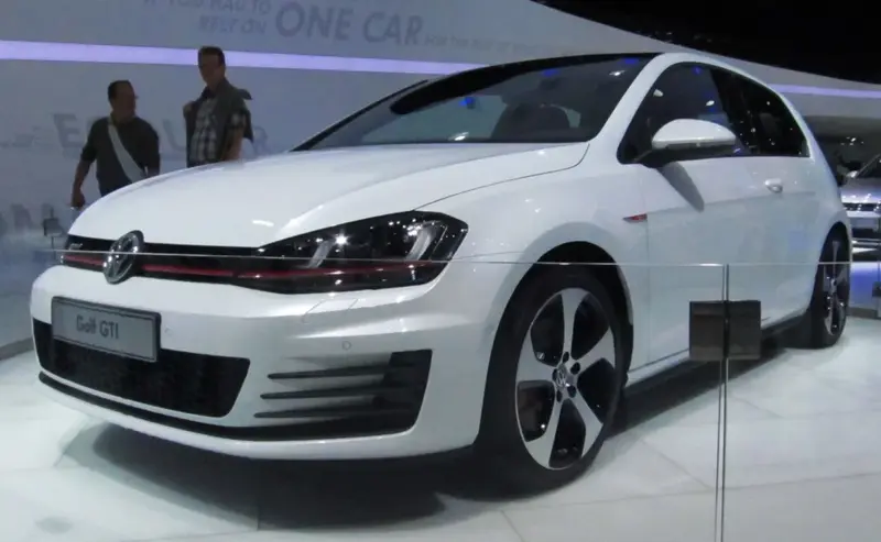 Volkswagen Golf - 6