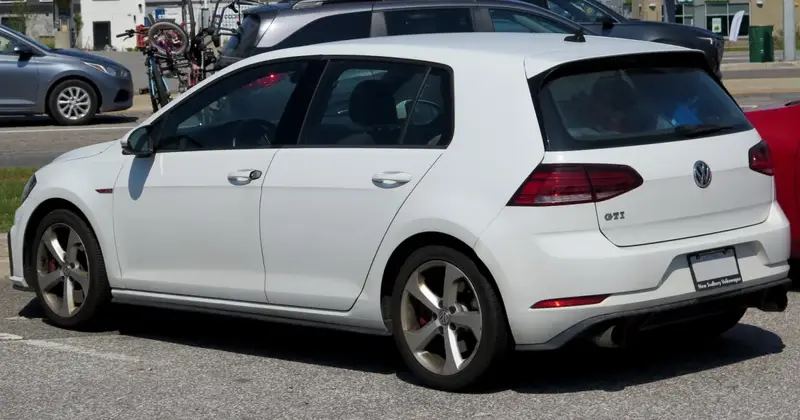 Volkswagen Golf - 2
