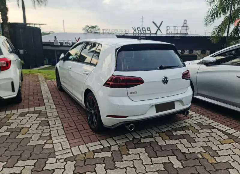 Volkswagen Golf - 4