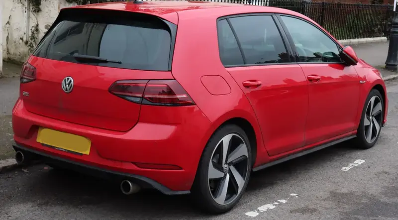 Volkswagen Golf - 6