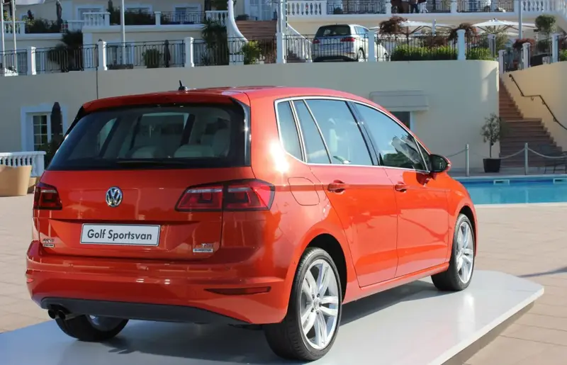 Volkswagen Golf - 2