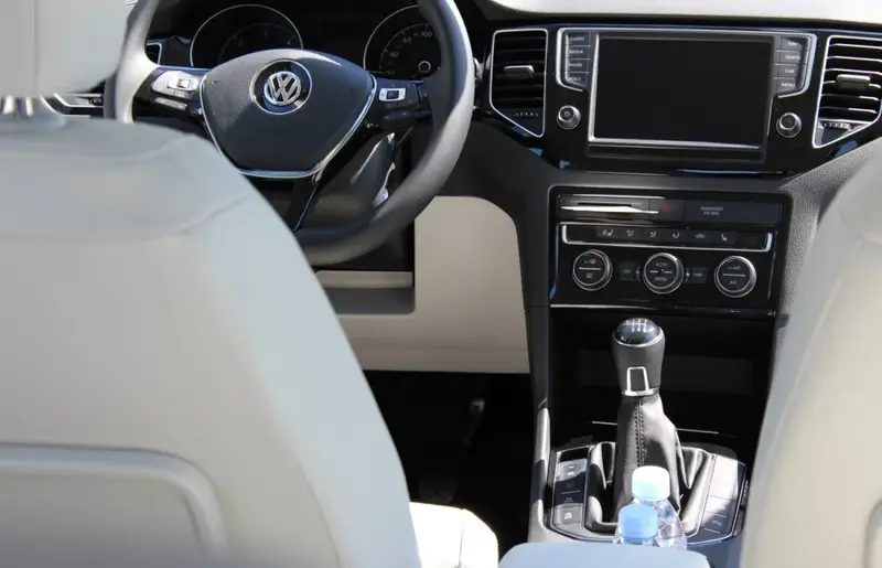 Volkswagen Golf - 6