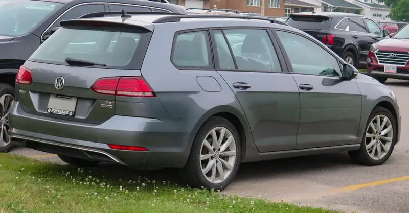 Volkswagen Golf - 4