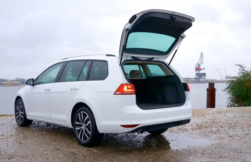 Volkswagen Golf - 6