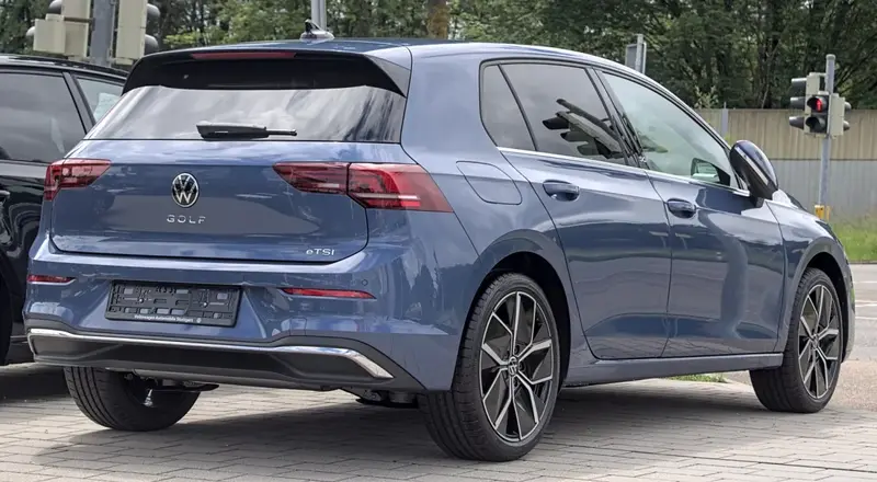 Volkswagen Golf - 2