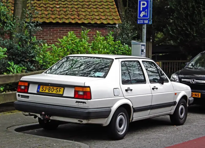 Volkswagen Jetta - 2