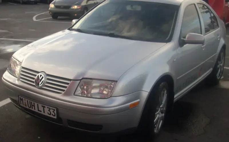 Volkswagen Jetta - 2