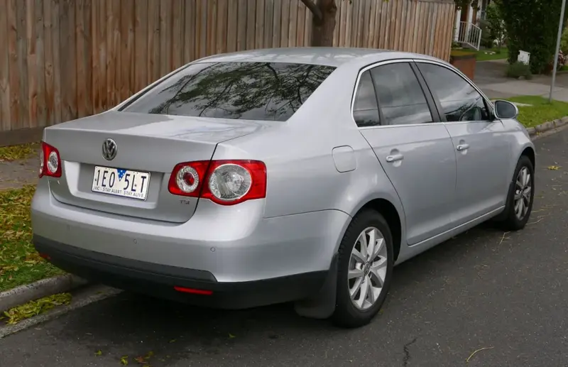 Volkswagen Jetta - 2