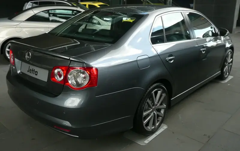 Volkswagen Jetta - 4