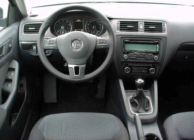 Volkswagen Jetta - 3