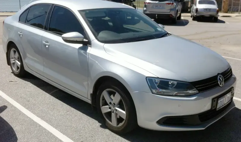 Volkswagen Jetta - 4