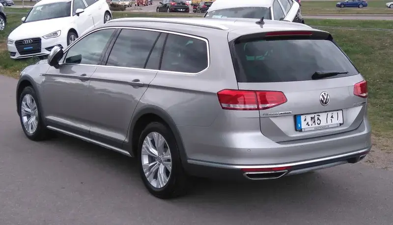 Volkswagen Passat - 2