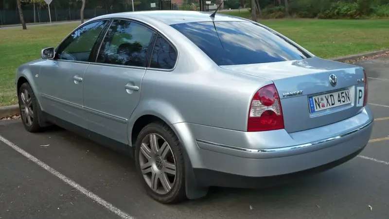 Volkswagen Passat - 4