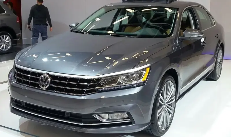 Volkswagen Passat - 4