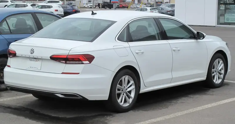 Volkswagen Passat - 4